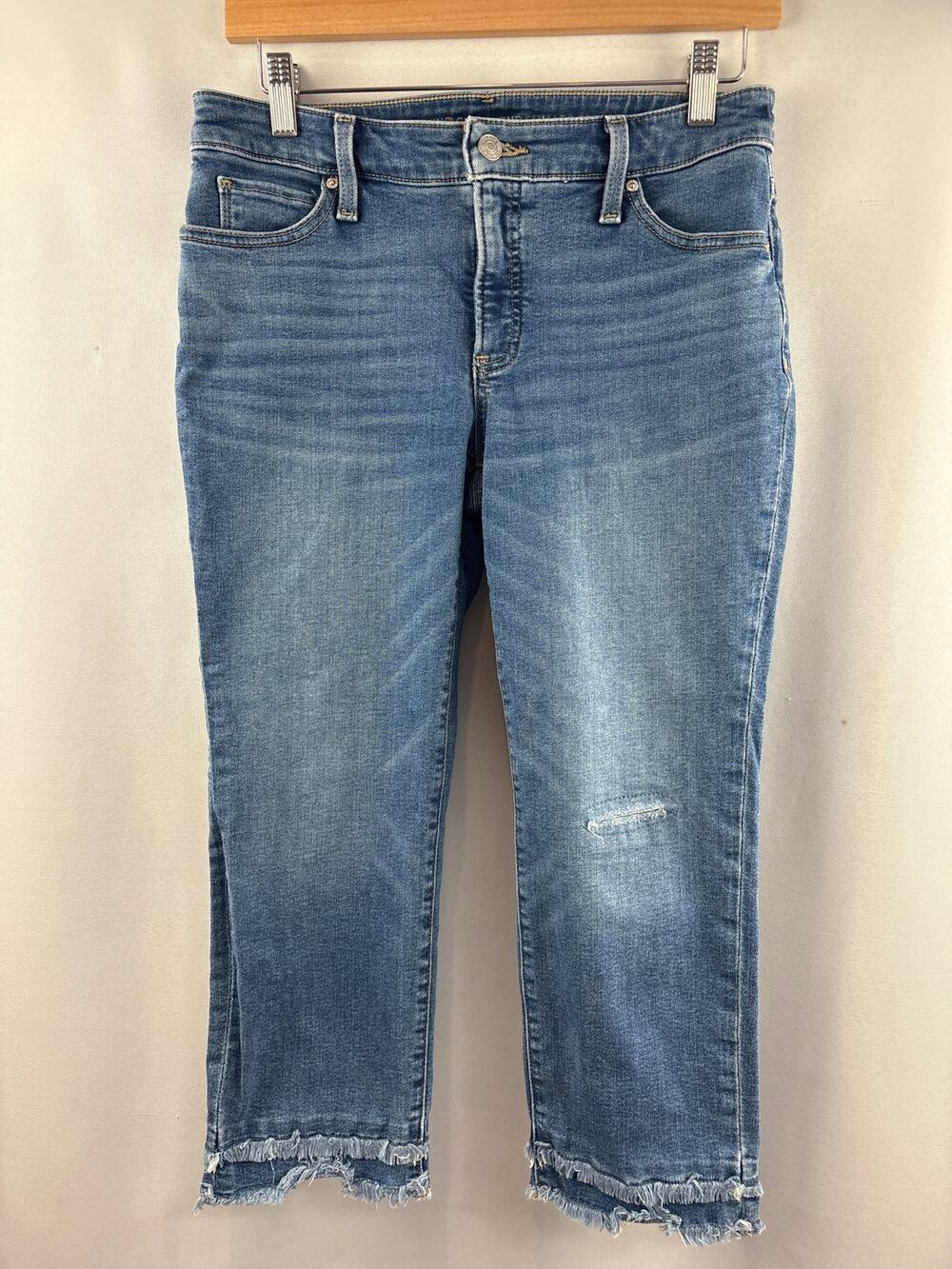 Women’s Chico’s Size Petite 4 Medium Blue Cutoff Capris
